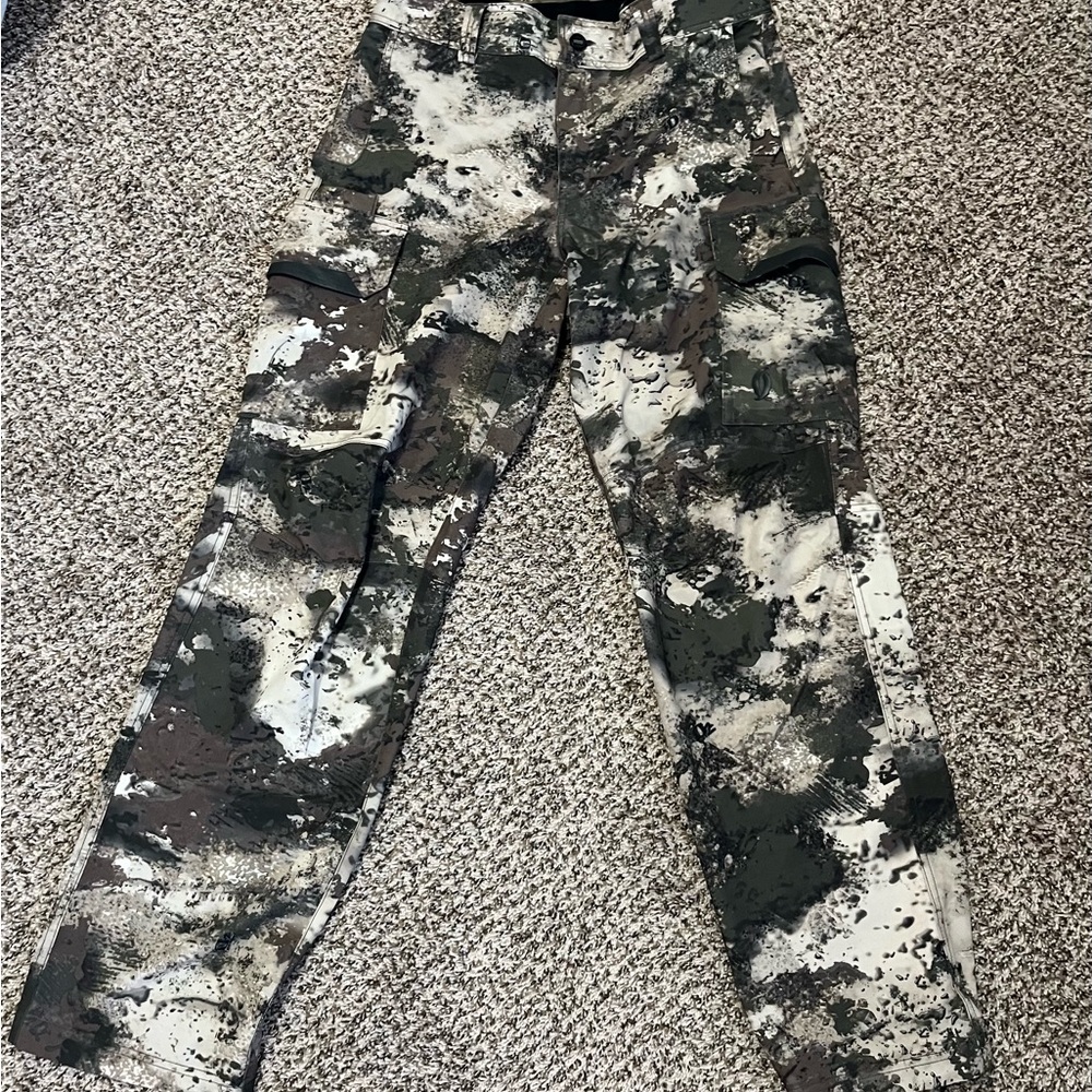 Cabela's Black and Gray Cargo Pants